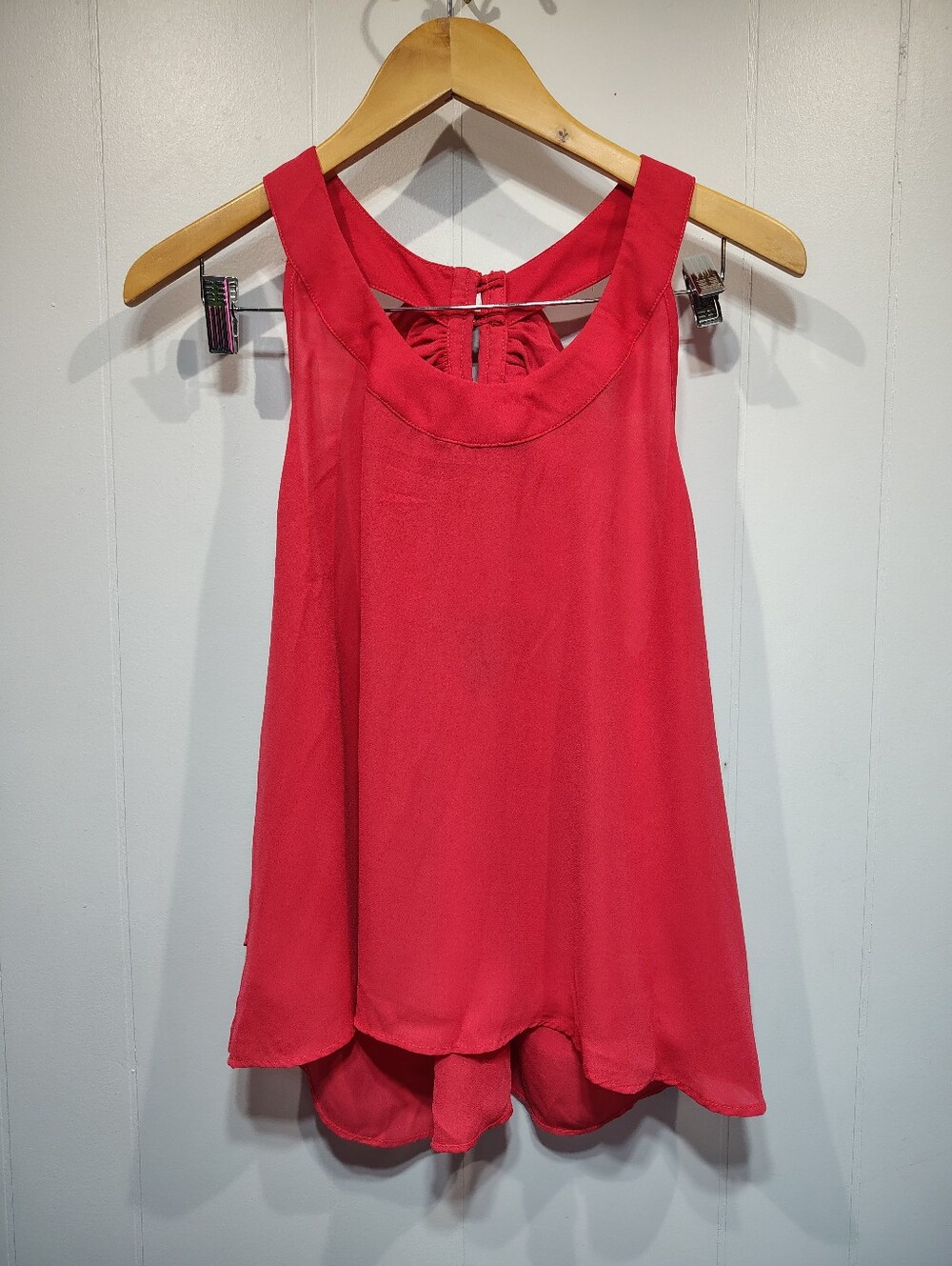 BKE Red Ruffle Back Tank Top Medium Chiffon High Low Gold Button Going Out Y2K